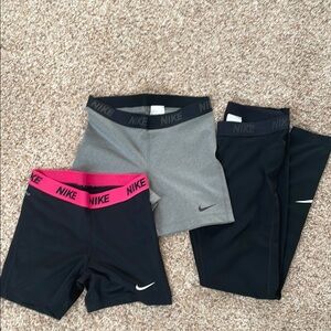 Nike Women’s Black and Gray Bottoms Set